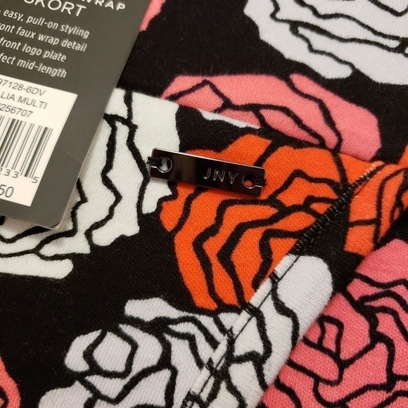 NWT Jones New York Floral Print Faux Wrap Skort size Medium Ret. $39 - Picture 3 of 10